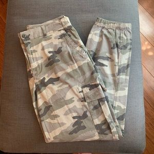 American Eagle camo joggers